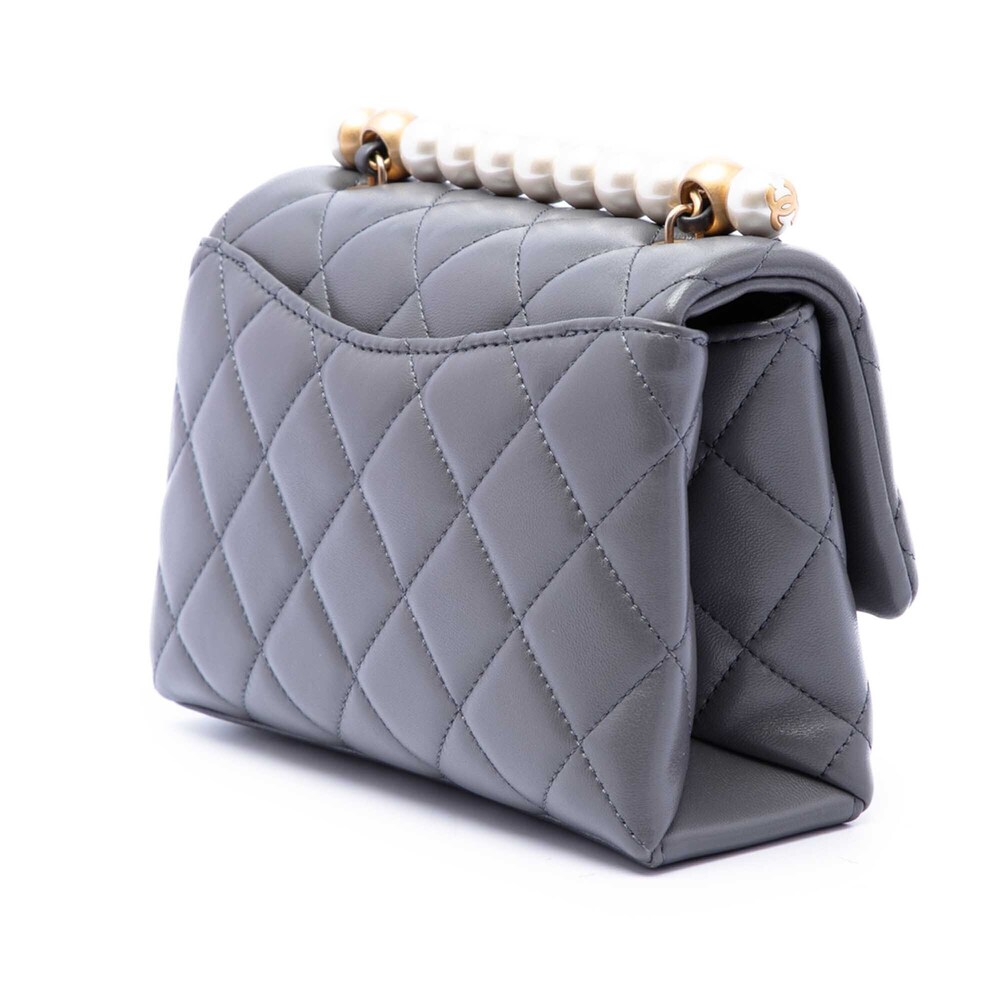 Pre-Loved Chanel Paris Manchester Small Quilted Lambskin Faux Pearl Flap - Picture 2 of 6